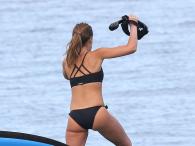 Jessica Alba na jachcie w czarnym bikini